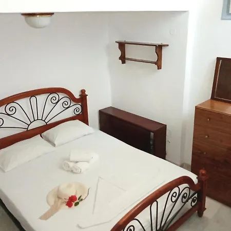 Naxos Apartment *